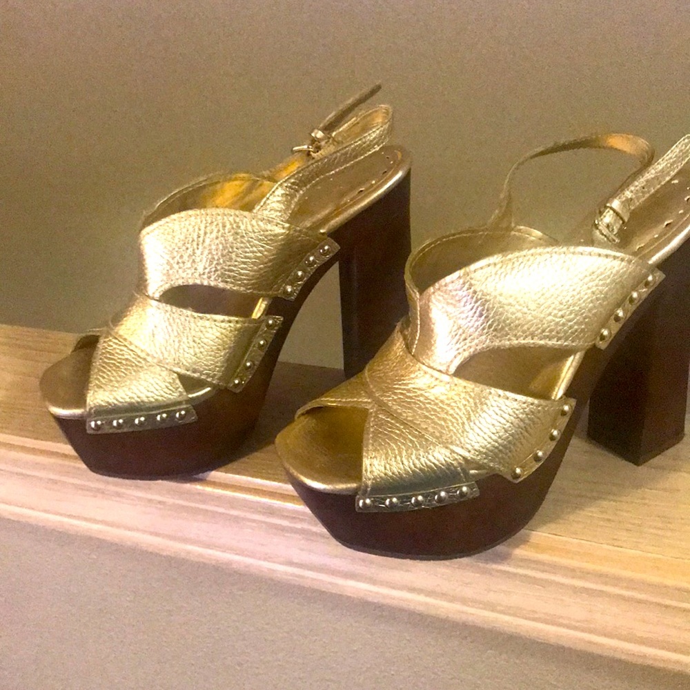 BCBG Generation platform gold shoes size 8B